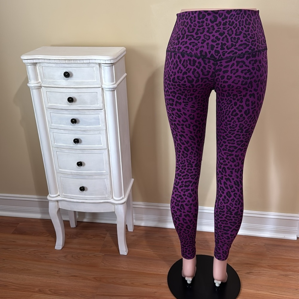 🐆Nike Leopard Print Dri Fit Leggings - Picture 5 of 10